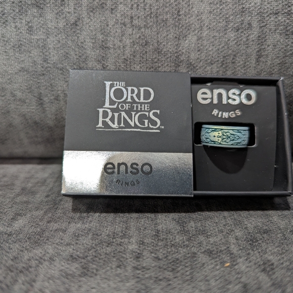 NWT LOTR Arwen Evenstar Silicone Ring Green/Silver Size 4 - Picture 3 of 4